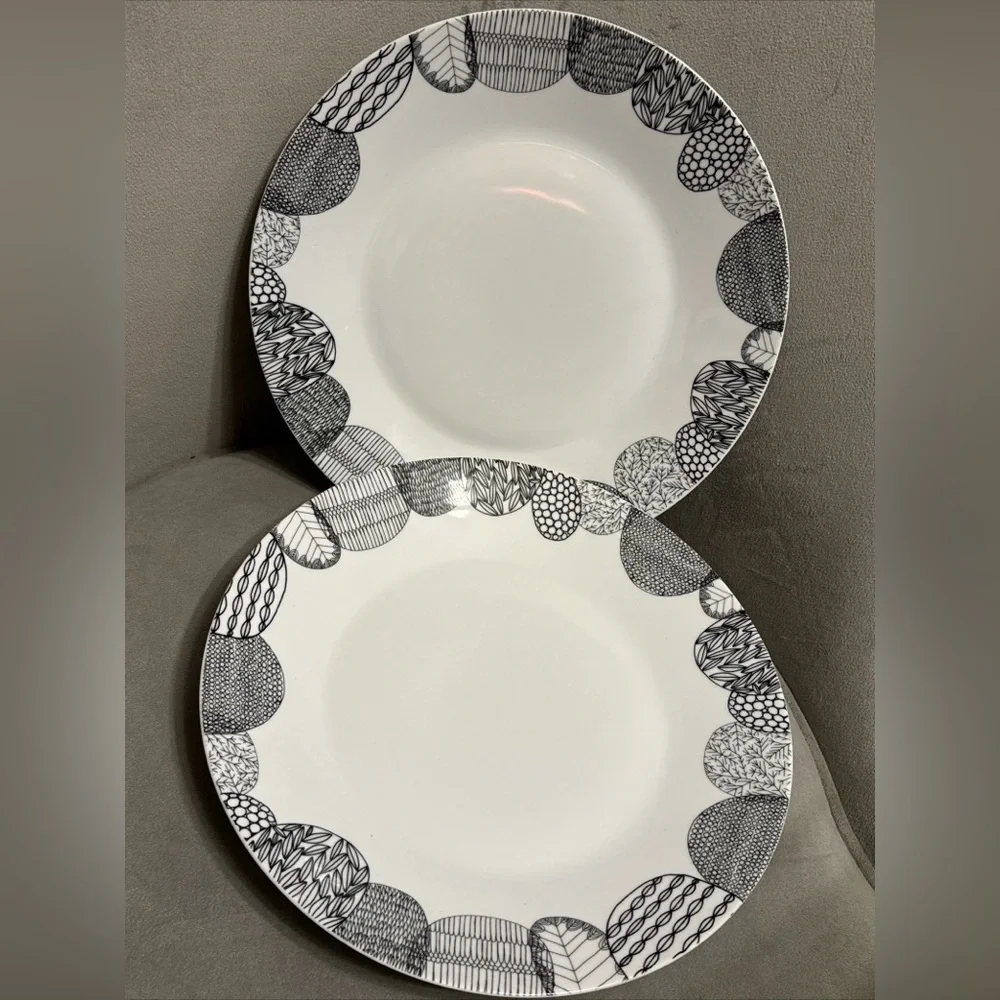SET OF 2 Crate & Barrel Leif Dinner Plate By Julia Rothman Black And White
